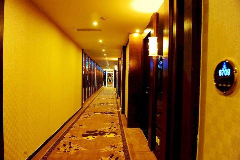 Chengdu Panda Prince Culture Hotel Exteriör bild
