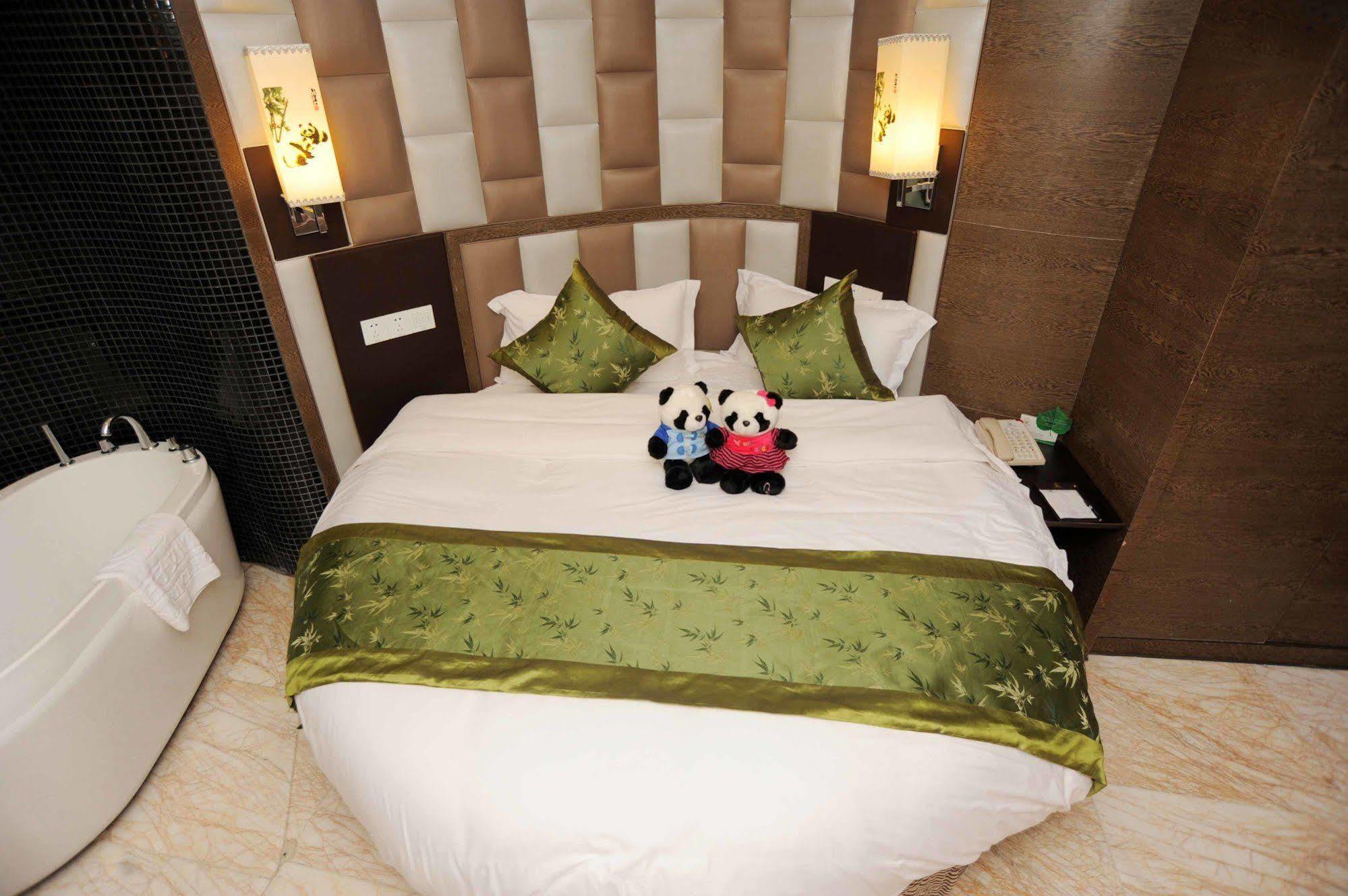 Chengdu Panda Prince Culture Hotel Exteriör bild