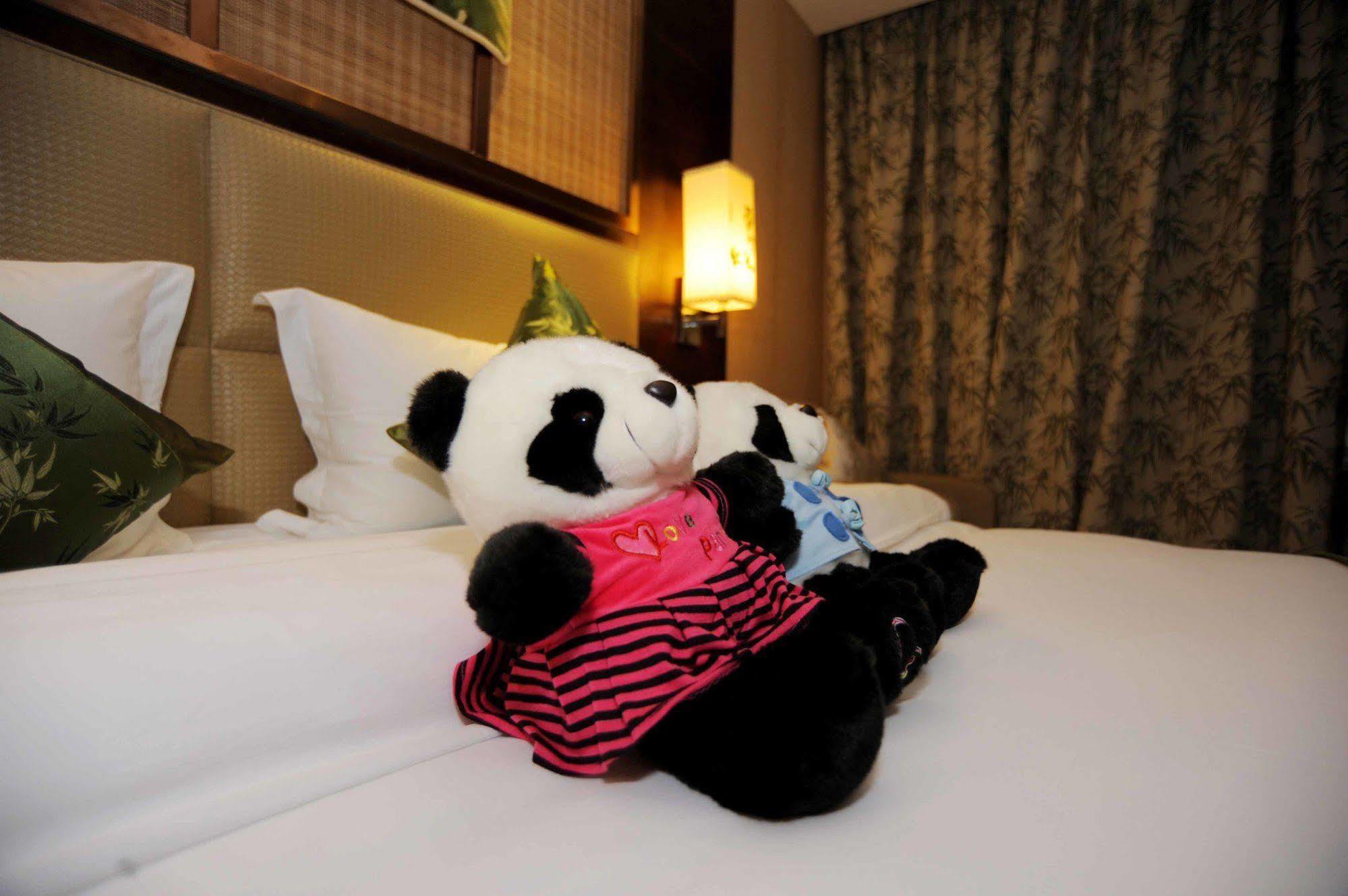 Chengdu Panda Prince Culture Hotel Exteriör bild